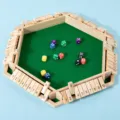Hölzernes hexagonales Zahlen-Flip-Brettspiel Würfelspiel für Kinder Mathe-Lernen und Party - Sechsseitig / 6-Wege Klappenspiel (Naturholz)