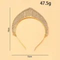 Strass-Tiara Detail, glitzernde Kristalle auf goldenem Metallrahmen, elegantes Hochzeits-Haaraccess. - T1 (XX202608211) / Gold