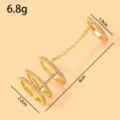 Detailansicht des funkelnden Strass-Mehrfingerrings mit eleganter Kettengestaltung. - Mehrfinger Kette Strass Offener Ring