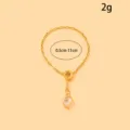 Detailansicht des trendigen Strass-Offenrings mit verstellbarer Kette und funkelndem Herzanhänger. - Herz Anhänger Kette Offener Ring