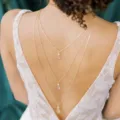 Goldene mehrschichtige Braut-Rückenkette mit Perlen und Kristall-Anhängern für rückenfreies Kleid. - Mehrlagiger Teardrop Perle Strass Langer Stil (T5)