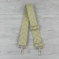 Large sangle de sac bandouliere reglable avec motif chevron gris et jaune tendance. - Style 16-F / 5cm de Large