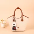 Beige tsanta tote apo PU me kafe cheiro kai omorfo charitomeno chnoudato kleidothiki. - Μαύρο