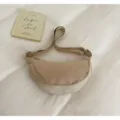 Borsa a tracolla mezzaluna in nylon casual, borsa a spalla beige minimalista da donna per lavoro. - Kaki