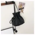 Sac seau noir chic pour femme, élégant sac à bandoulière et sac porté épaule stylé. - Noir