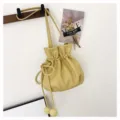 Sac seau jaune avec cordon de serrage, sac bandoulière en cuir unicolore élégant pour femme. - Jaune