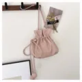 Sac seau en cuir rose avec cordon, sac bandoulière et porté épaule chic pour les femmes. - Rose