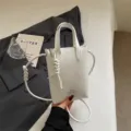 Sac bandoulière vertical blanc minimaliste avec poignée nouée, élégant sac de téléphone. - Sans pendentif / Blanc Cassé