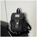 Schwarzer Mini-Rucksack mit Sternenmuster, Kordelzug und Überschlag, lässiger Alltagsbegleiter. - Ohne Anhänger / Schwarz
