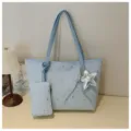 Helles blaue Sternenprint Shopper Tasche mit Kosmetiktasche und Anhänger, Schultertasche. - Mit Anhänger / Blau