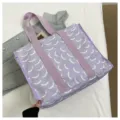 Lila Segeltuch Tasche mit weißem Fledermäusen Muster, große Kapazität für Sport, Reisen und Alltag. - Lila