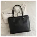 Κλασική μαύρη δερμάτινη τσάντα shopper για γυναίκες, μεγάλη κομψή τσάντα ώμου εργασίας. - Χωρίς μενταγιόν / Μαύρο