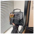 Zaino mini nero a pois elegante in ecopelle borsa casual giornaliera con ciondolo orsetto - con portachiavi / Nero