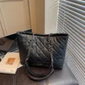 Sac cabas matelassé noir classique pour femmes, sac bandoulière chic pour le bureau. - Noir