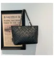 Borsa a tracolla nera matelassé con catena da donna, grande borsa shopper elegante. - Nero