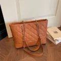 Sac cabas matelassé marron pour femme, élégant sac à bandoulière chaîne motif losanges. - Marron