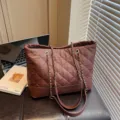 Sac cabas matelassé chaîne pour femme, sac porté épaule minimaliste pour le printemps. - Café