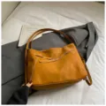 Retro braune Leder Umhängetasche für Damen, große Kapazität lässige Handtasche neu. - Modell ohne Anhänger / Gelbbraun