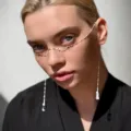 Silberne Metall Gesichts Kette mit Quasten Anhänger, trendiger Party Ohrhänger Schmuck. - Gold Wassertropfen