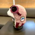 Detailansicht der Kinder Winter Bombermütze mit integrierter Brille und warmem Plüschfutter. - Kopfumfang 50-55cm (Referenz 4-13 Jahre) / Rosa Stern Bär Flieger