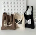 Bolso de hombro tejido casual con elegante patrón de mariposa en negro marrón beige opciones. - Beige