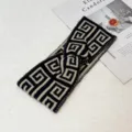 Korean retro black and white geometric knit headband French twisted hair hoop stylish accessory - Black Beige