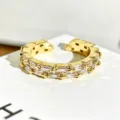 Anillo abierto dorado con circonitas talla baguette y estrellas joya de lujo elegante. - Abierto Ajustable / Estilo de Doble Fila con Acento de Estrella (JZ0960A) / Dorado