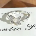 Detail shot of silver open ring featuring rhinestone bow with pearl and star design. - Bowknot Star Style (JZ0157A) / Adjustable Open