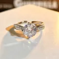 Impresionante anillo abierto con circonita cúbica brillante y piedras de pavé delicadas. - Abierto Ajustable / Estilo de Piedra Única con Incrustación en el Hombro (JZ4662A) / Plateado
