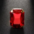 Roter quadratischer Strassring auffälliger Modeschmuck goldene Krappenfassung Statement - Großer Quadratischer Strass (Vergoldet) / Rot