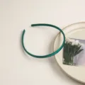 Élégant serre-tête en satin vert foncé, bandeau fin minimaliste pour les femmes au quotidien. - Vert Foncé