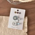 Set di fermagli per capelli a bottone con motivi a quadri e marmo su carta bianca. - Fermaglio per Capelli a Doppio Bottone Rotondo Grande a Quadri Blu (FJ911)