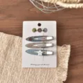 Set di graziosi fermagli per capelli a becco d'anatra in tessuto con bottoni e strass. - Fermaglio senza Traccia con Bottone a Stella Serie Blu (FJ911)