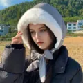 Gorro pasamontañas de invierno cálido con borde de felpa y tela a prueba de viento. - Gris