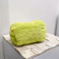 Borsa cosmetica in peluche verde fluorescente, morbida custodia per trucco da viaggio. - Verde