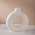 Skandinavische minimalistische Keramik Donut Vase, moderne hohle runde dekorative Blumenvase. - Weiß gesprenkelt (Mittel)