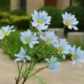 Künstlicher blauer Kamillen Seidenblumenstrauß, 5-Kopf Gänseblümchen Deko für Hochzeit. - Blau
