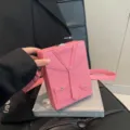 Sac bandouliere rose en forme de costume, design unique de revers petit sac pour femmes. - Rose
