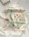 Écharpe carrée de luxe en 100% soie de mûrier avec imprimé floral, accessoire chic. - 65x65cm / Vert clair