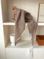 Einfarbig gestricktes Wolltuch, warmer Winterschal und Kopftuch für Damen und Herren. - Khaki