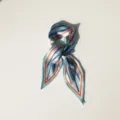 Foulard en soie fin et chic avec élégant motif de ceinture, accessoire bleu et orange. - Bleu