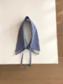 Blau-weiß gestreifter abnehmbarer Kragen mit Bändern, stilvolles Accessoire für Pullover. - Blau-weiß gestreift