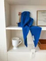 Cómoda bufanda triangular de lana lisa para invierno, pañuelo de punto cálido y suave. - Azul zafiro