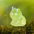 Statuetta di Rana in Resina Luminosa Miniatura Ornamento da Scrivania Verde 1.6cm - Verde