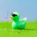 Mini figurine de canard en résine verte avec lunettes de soleil pour micro paysage mousse 1.6cm - No. 6 Vert