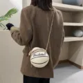 Kreative Basketball Form Umhängetasche für Damen, modische runde Schultertasche mit Kette. - Weiß