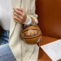 Kreative Basketball-Umhängetasche für Damen, trendige PU-Leder Schultertasche chic. - Braun