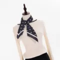 Retro Pünktchen kleine Seidenschal Halstuch Detailansicht, elegante Damenaccessoire - 80cm Quadratisches Halstuch / Schwarz