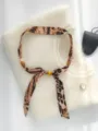 Retro Leo Print Perlen Seidentuch Halskette, Nischen Design verstellbare Pulloverkette. - Leopard Kaffee