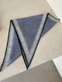 Retro blaues Paisley Dreiecktuch, multifunktionales Reisekopftuch und Taillentuch. - 125x63cm (E412) / Hellblau